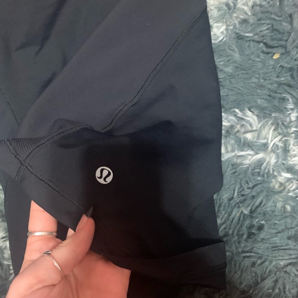 Lululemon - Picture 3 of 3